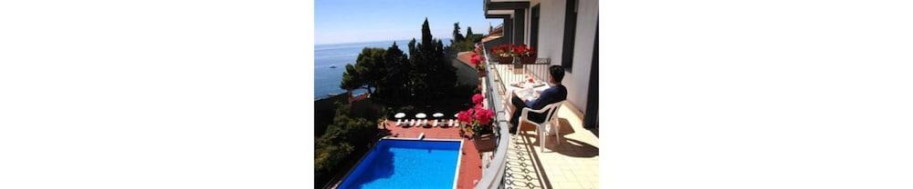 Wave Hotel Acireale Exterior photo