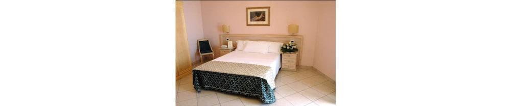 Wave Hotel Acireale Exterior photo