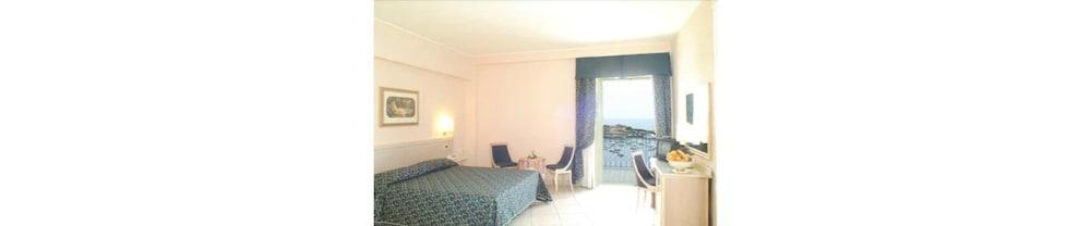 Wave Hotel Acireale Exterior photo