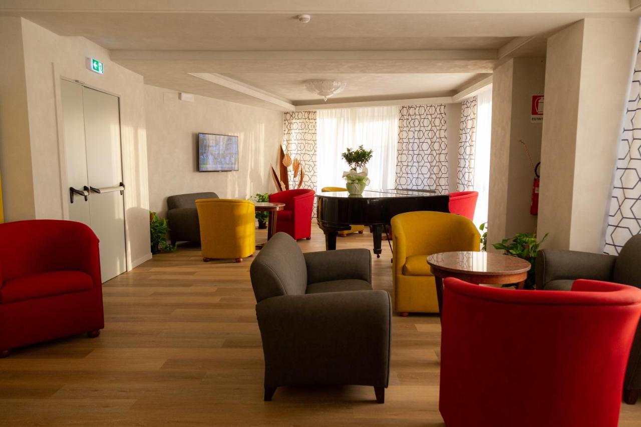 Wave Hotel Acireale Exterior photo