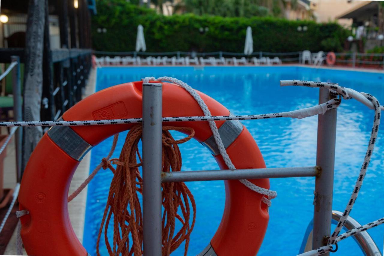Wave Hotel Acireale Exterior photo
