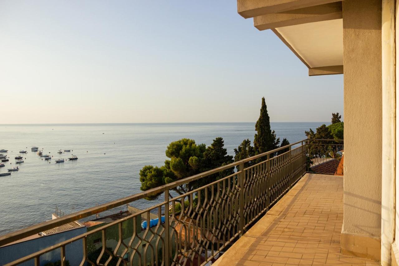 Wave Hotel Acireale Exterior photo